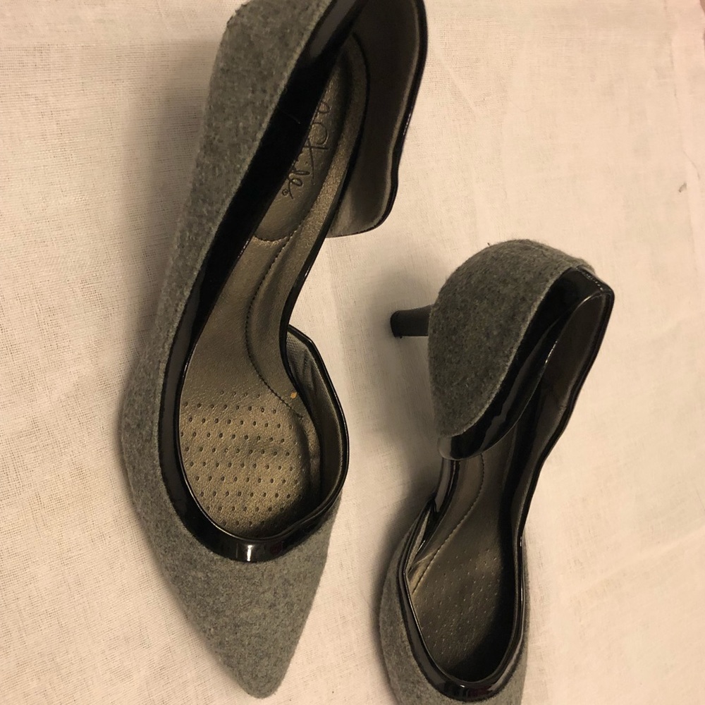 EUC Life Stride size 9 wool black/gray heels